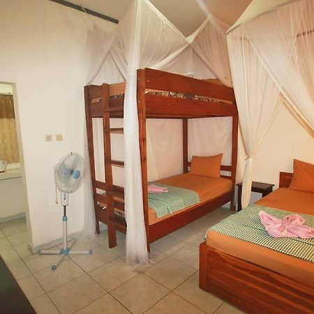 Manta Manta Guesthouse Лабуан-Баджо Екстер'єр фото